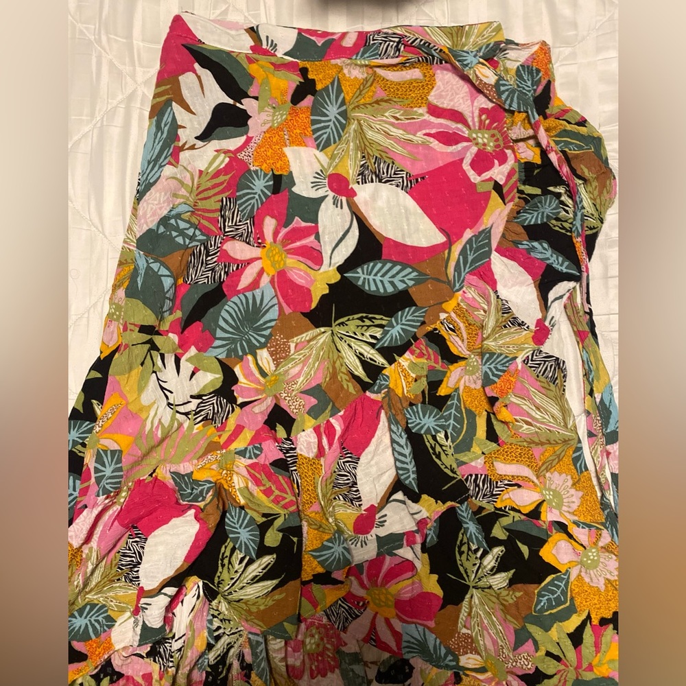 EUC - Tropical Floral Wrap Skirt